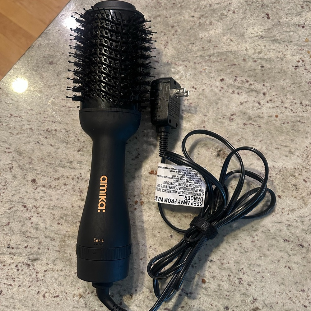 Amika blow dry brush